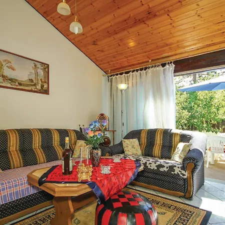 Beautiful In Cervar Porat With Kitchen *