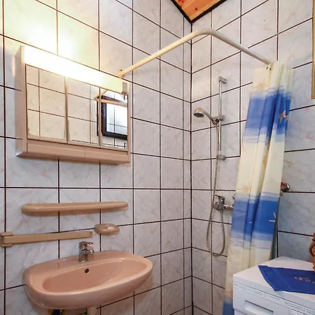 Beautiful In Cervar Porat With Kitchen *