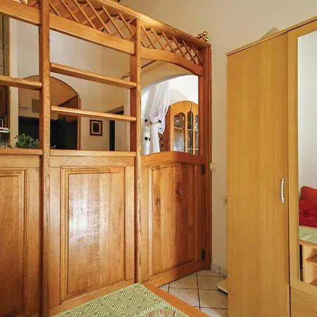 Beautiful In Cervar Porat With Kitchen