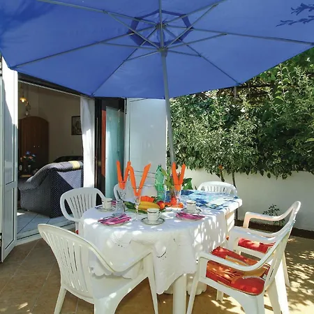 Beautiful In Cervar Porat With Kitchen Holiday home *
