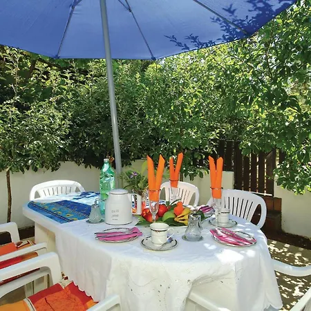 Beautiful In Cervar Porat With Kitchen Holiday home *