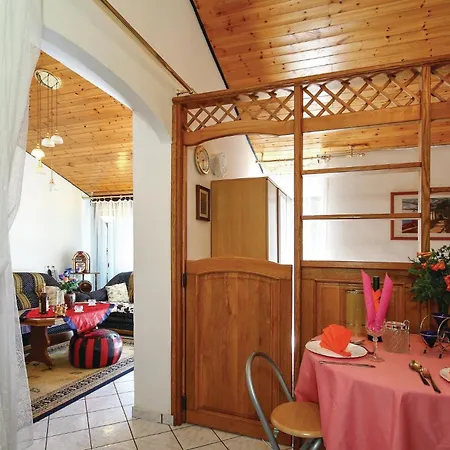 Holiday home Beautiful In Cervar Porat With Kitchen *