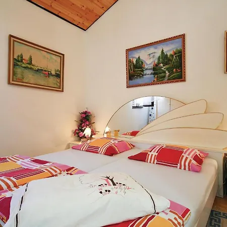 Beautiful In Cervar Porat With Kitchen *