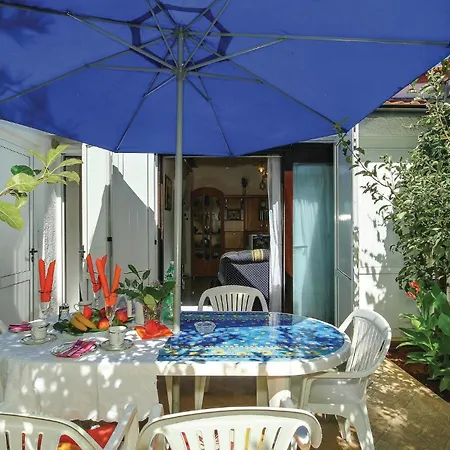 Beautiful In Cervar Porat With Kitchen Holiday home *