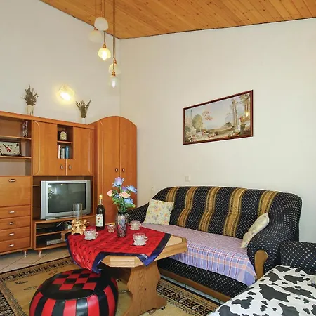 Beautiful In Cervar Porat With Kitchen *